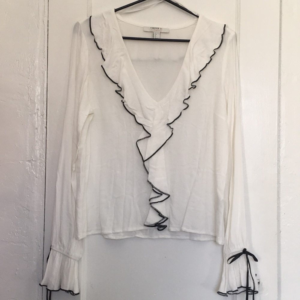 Fancy white - Picture 2 of 3